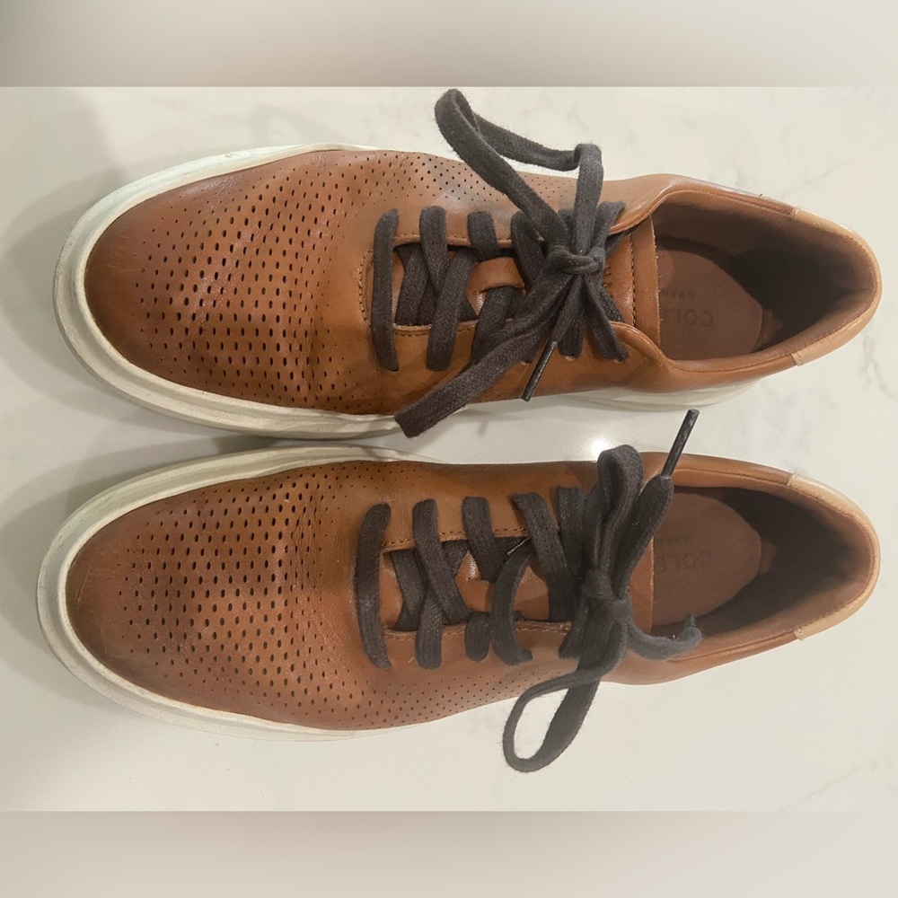 Excellent condition brown leather Cole Haan shoes.